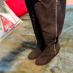 Black Knee-High Women's Boots